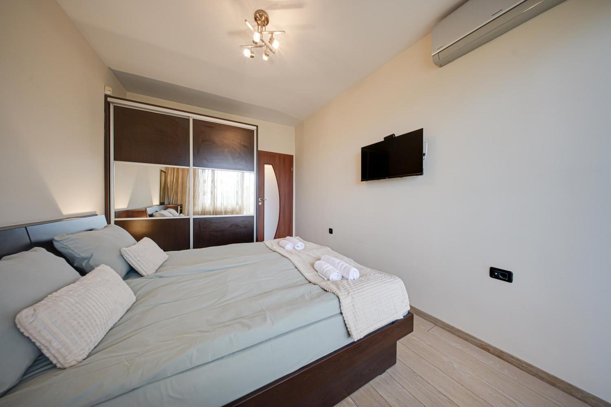 Southpark Luxe - Free Underground Parking Apartamento
